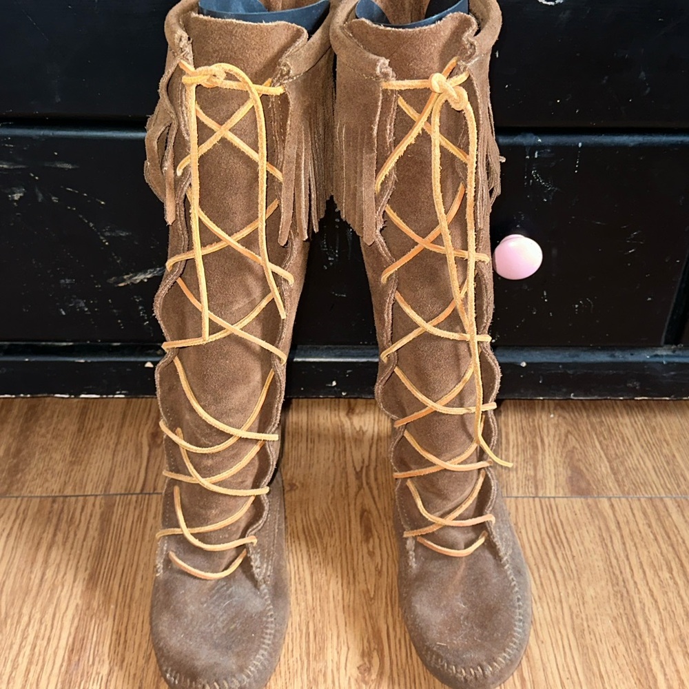 Minnetonka Brown Lace-Up Fringe Boots